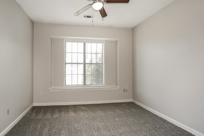 Building Photo - 7782 Hickory Meadow Rd