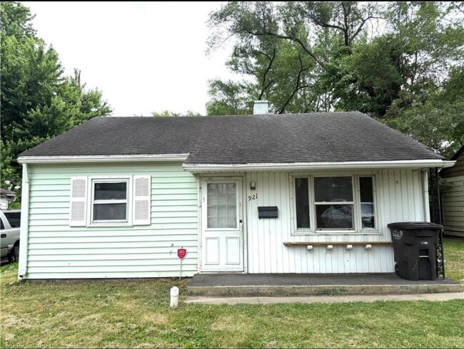 Building Photo - 921 Giddings St