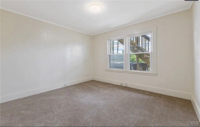 Building Photo - 1607 Burnet Ave