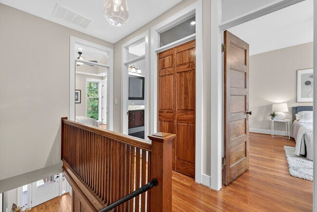 Building Photo - Renovated Hill East 3BR Near Metro + Parking