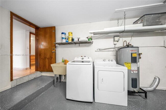 Building Photo - 511 Vittorio Ave