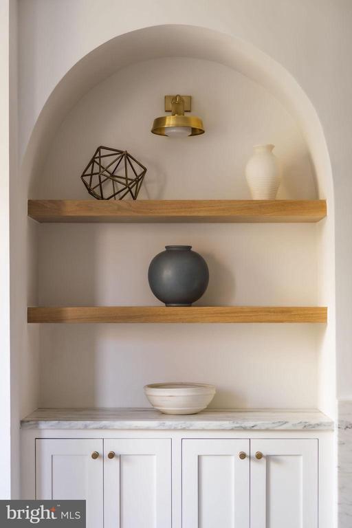 Building Photo - 2460 Ontario Rd NW