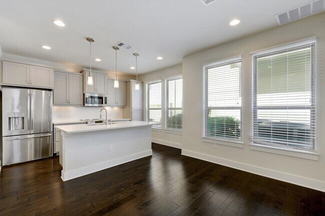 Building Photo - 5309 William Holland Ave