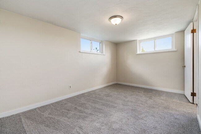 Building Photo - Unbeatable 4 bedroom in Penn Hills available now!