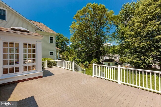Building Photo - 4811 Drummond Ave