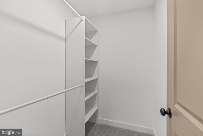 Building Photo - 12 Stonybrook Dr