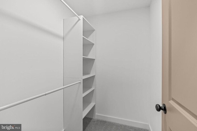 Building Photo - 265 Holly Dr