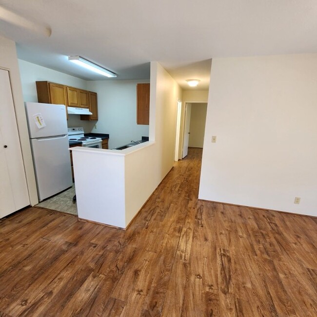 Building Photo - 2 bdrm 1.5 bath 2nd floor Southpointe at W...