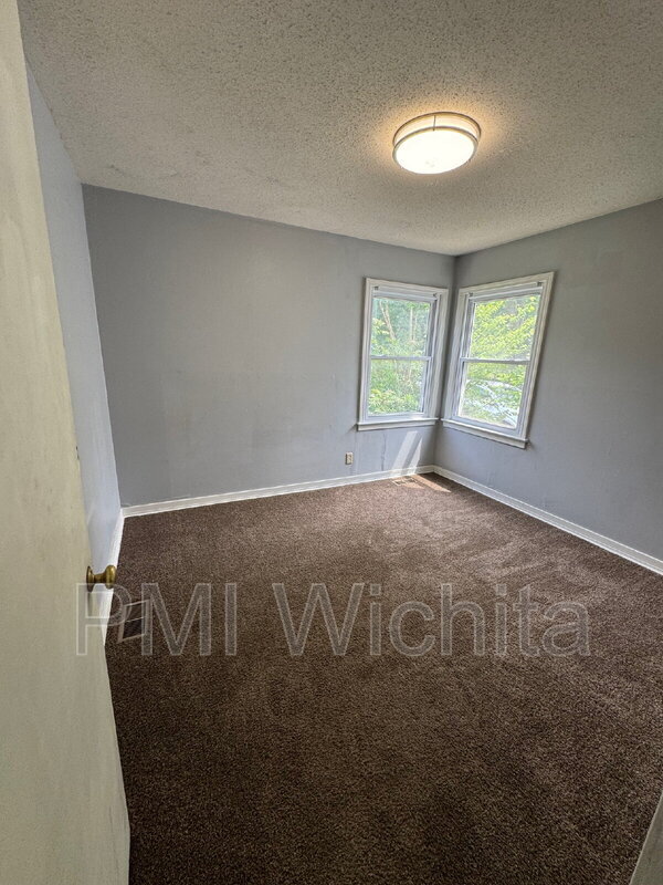 Building Photo - 707 N Spruce St