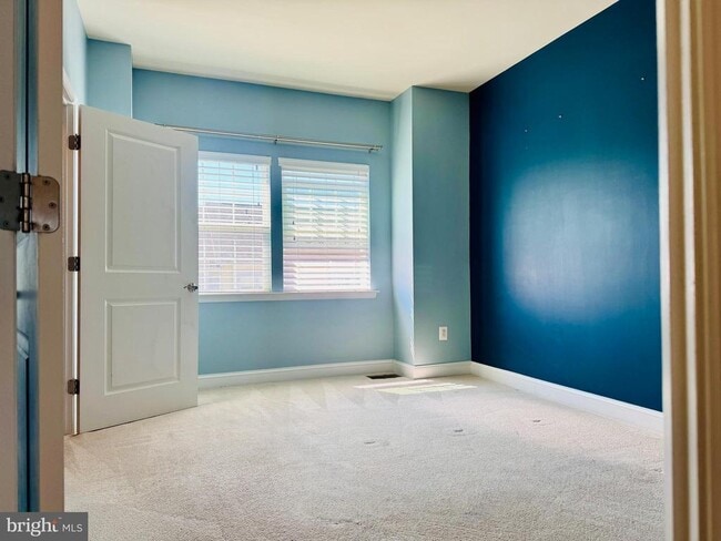 Building Photo - 5715 Rosanna Pl