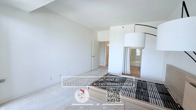 Building Photo - Bright 1 bedroom condo with spectacular views on the 25th floor!