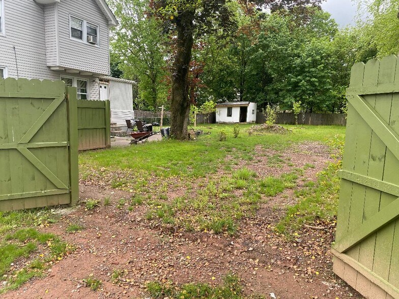 Entry Gate/Great for Storage - 11 Walnut St