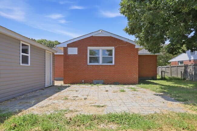 Building Photo - 1305 Yeadon Rd