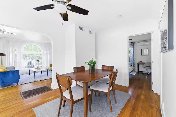 Building Photo - 3407 N Mountain View Dr