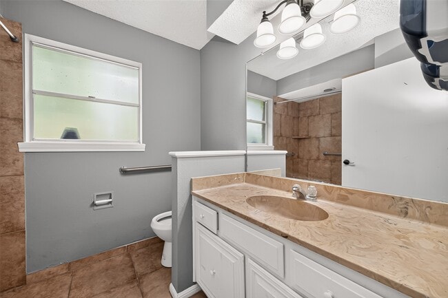 Building Photo - 19002 Mirror Lake Dr