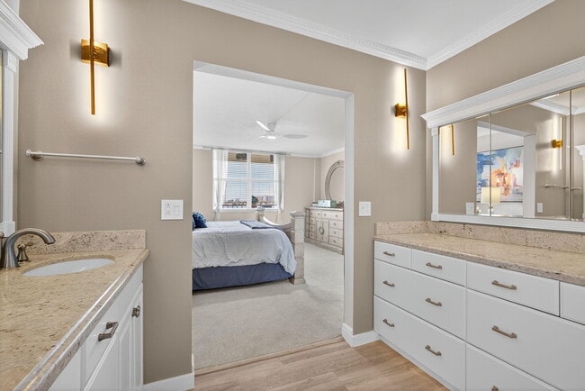 Building Photo - 801 Lake Shore Dr