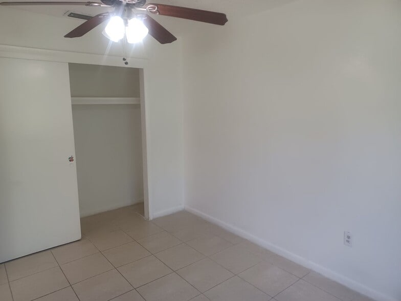 Building Photo - 4808 Lucaya Dr