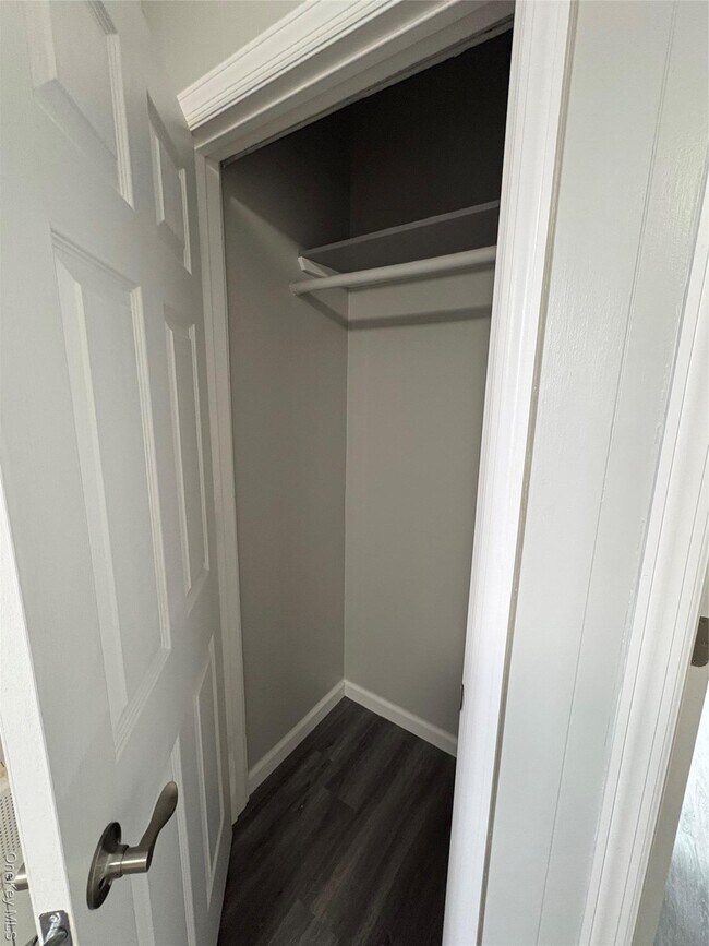 Building Photo - 142 Smith St