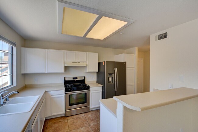 Building Photo - Beautiful 2BR / 2BA Renovated / Modern Condo In A Gated Complex.