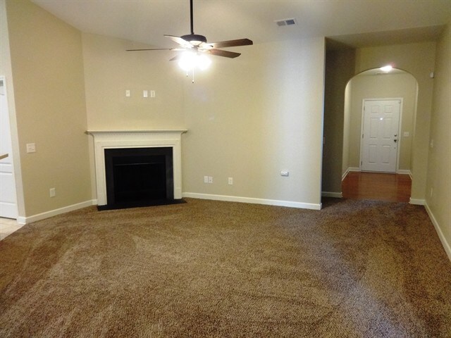 Building Photo - 515 Crossland Dr