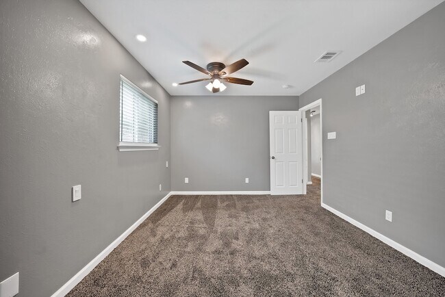 Building Photo - 1103 Wildwood Dr