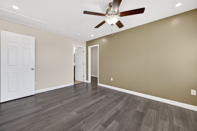 Building Photo - 3501 Charlestowne Crossing Dr