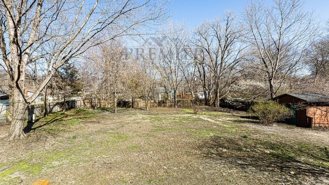 Building Photo - 7509 Lamar Ave