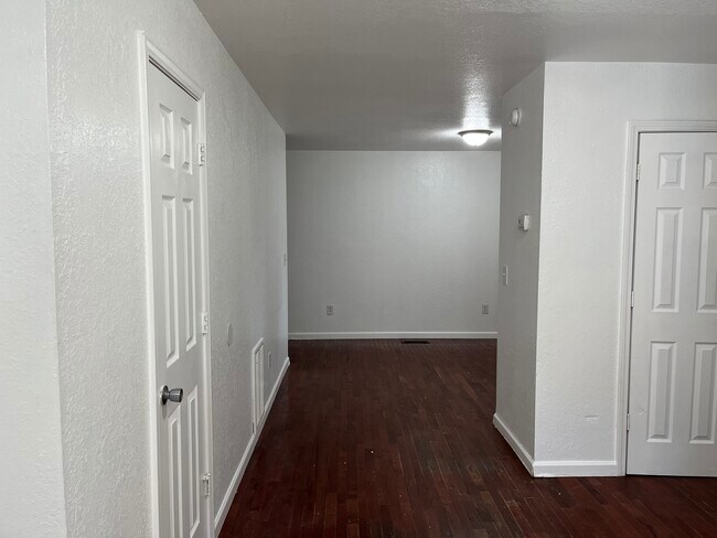 Building Photo - 211 Cookies Wy