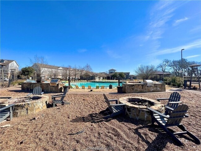Building Photo - 1725 Harvey Mitchell Pkwy S