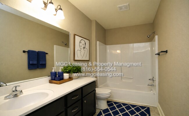 Building Photo - Eagle Creek Townhomes — Freshly Updated & Move-In Ready
