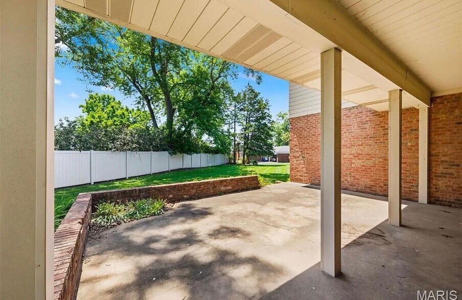 Building Photo - 14196 Cross Trails Dr