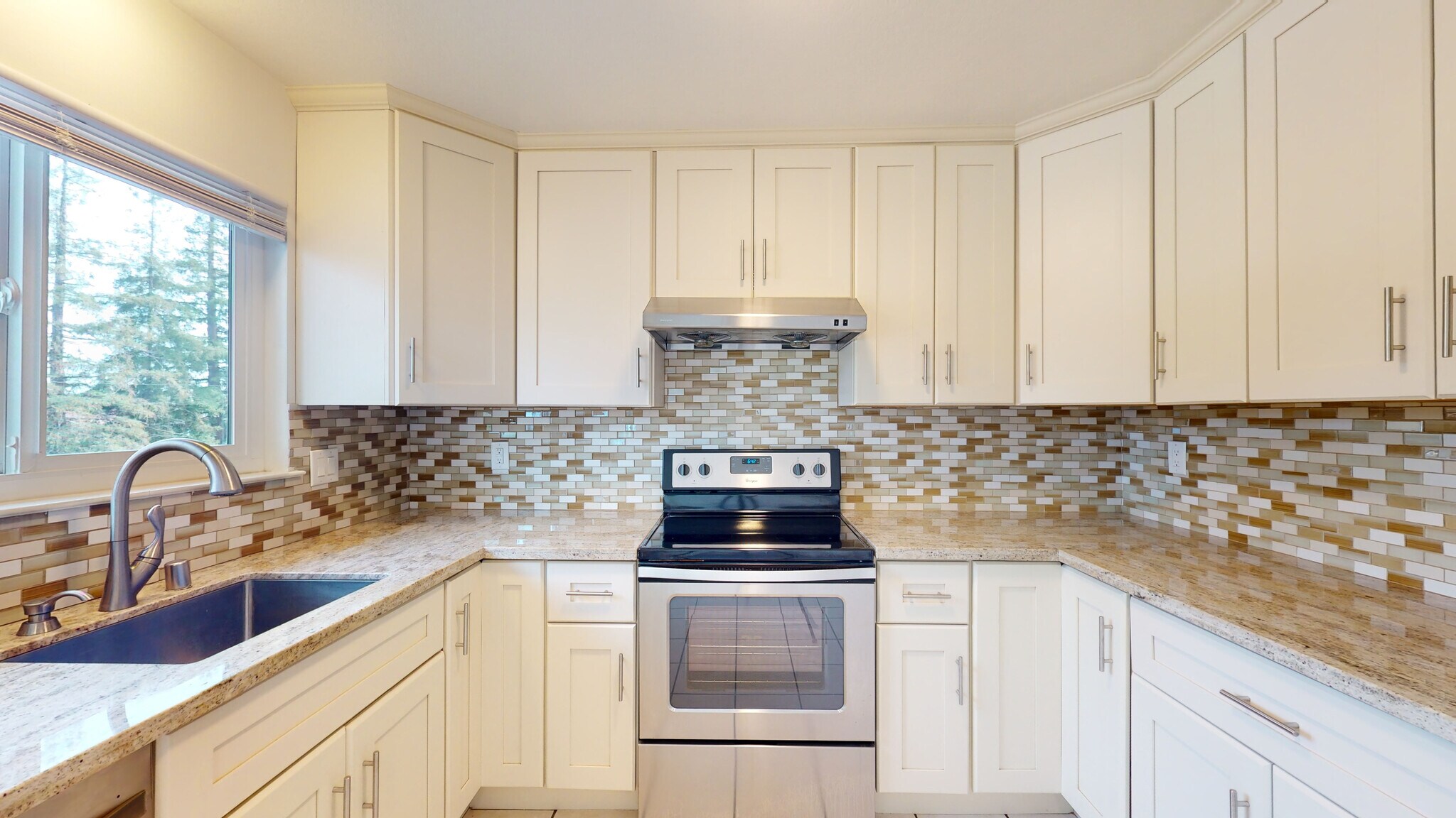 Building Photo - 242 Elwood St