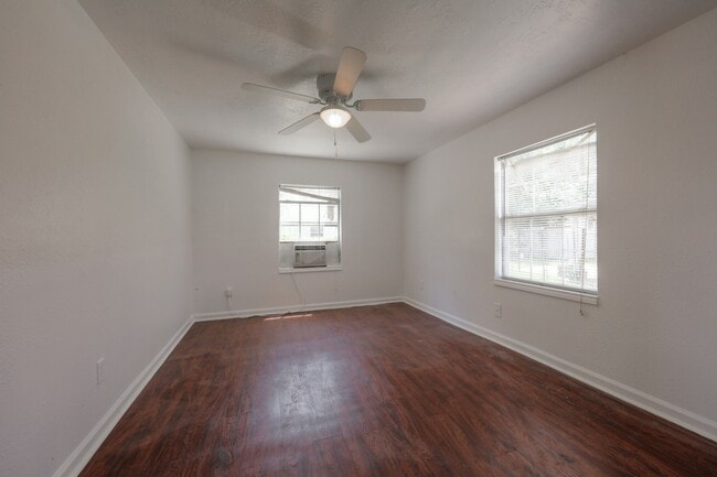 Building Photo - 2312 Carolina Ave