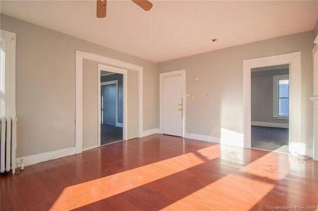 Building Photo - 565 Orchard St