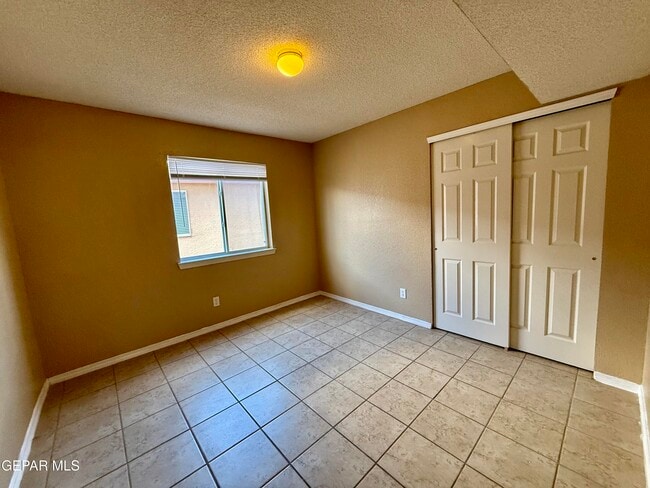 Building Photo - 3401 Tierra Zafiro Dr