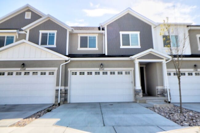 Primary Photo - 4 Bedroom Exchange Townhome