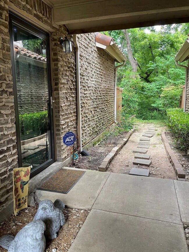 Building Photo - 891 Dublin Dr