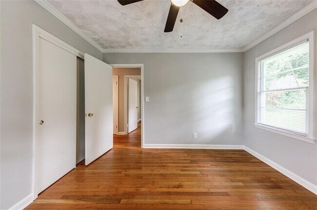 Building Photo - 1582 Lincoln Ave SE