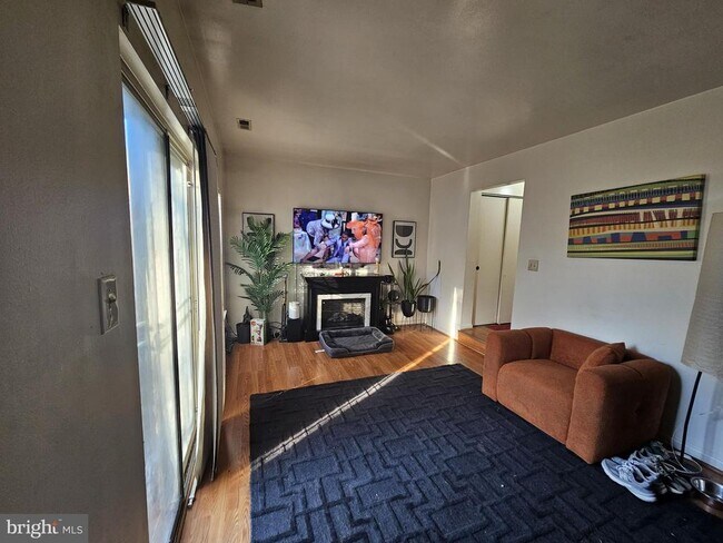 Building Photo - 511 Mt Lubentia W