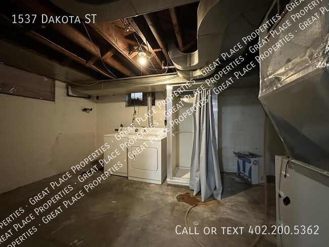 Building Photo - 1537 Dakota St