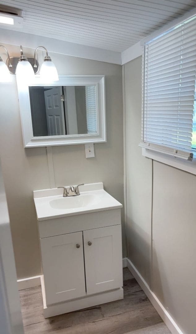 Building Photo - 4 Bed/2 Bath House