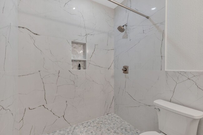 Building Photo - Huge house remodeled and close to ASU.  Pool and Turf in the yard