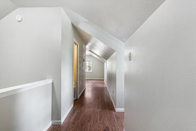 Building Photo - 164 Golden Meadow Dr