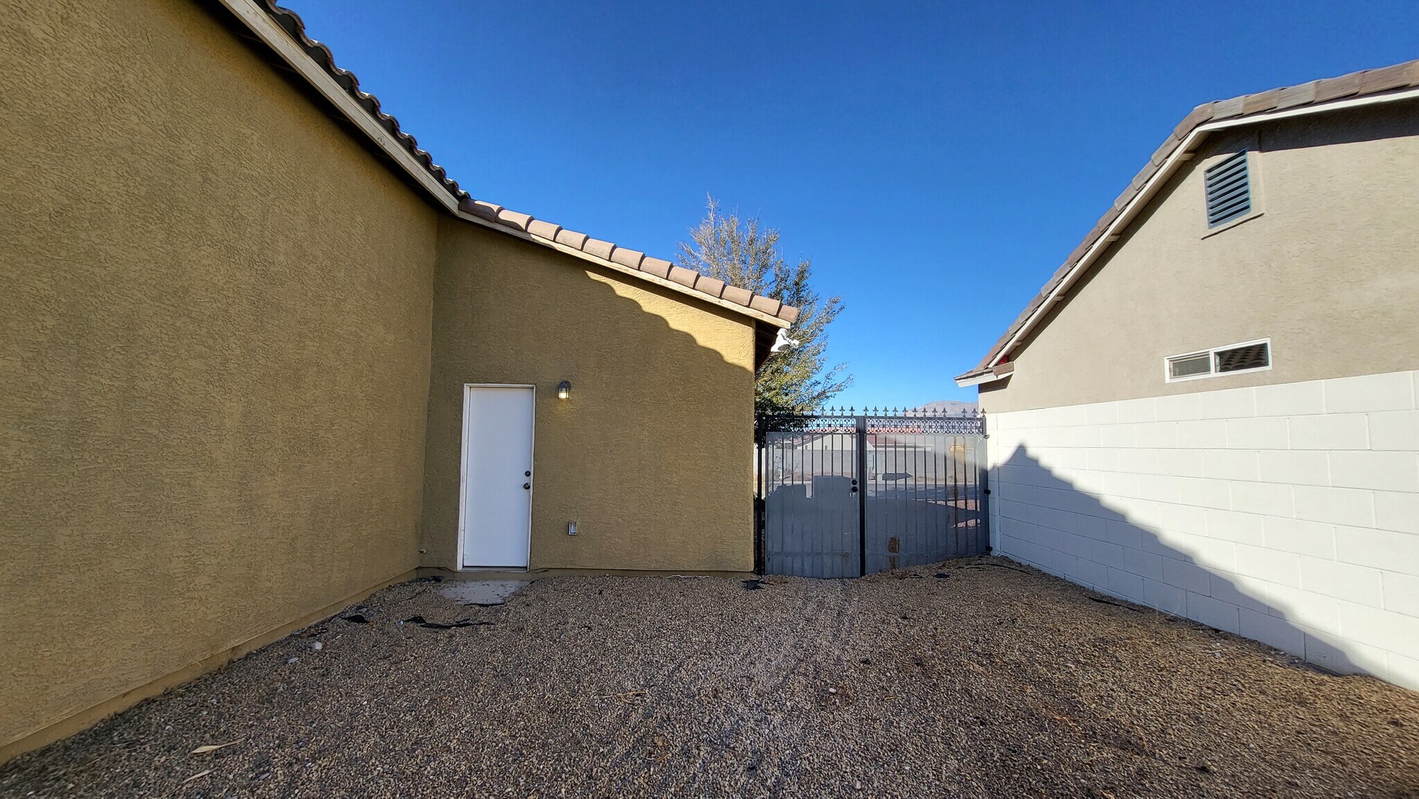 Building Photo - 3879 N Mayfield Ranch Rd