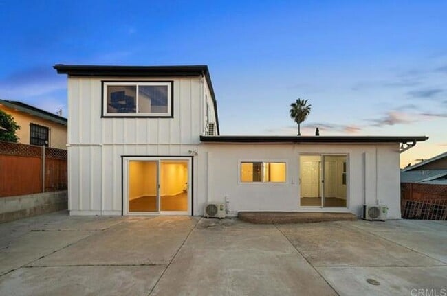 Building Photo - Spacious Remodeled Home with Separate Apar...