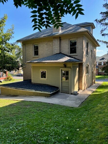 Building Photo - 53 N Fairview St