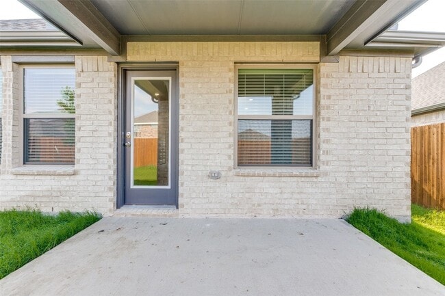 Building Photo - 4908 Pebblewood Dr