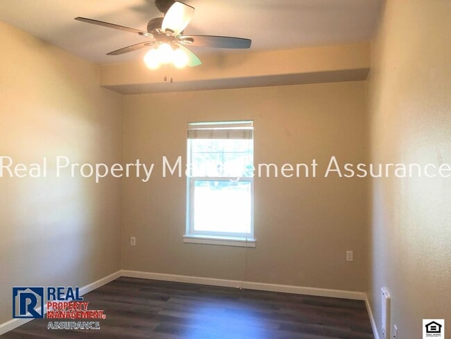 Building Photo - 10651 NE Red Wing Way