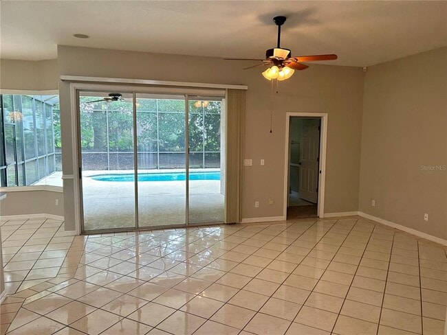 Building Photo - 10433 Lake Hill Dr