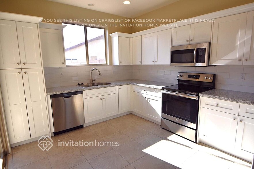 Building Photo - 12805 W Redondo Dr